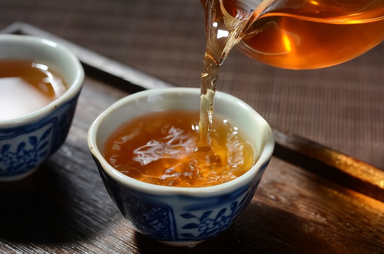 “过期茶”还能喝吗？茶叶保质期究竟是多久？老茶客：学问太大了