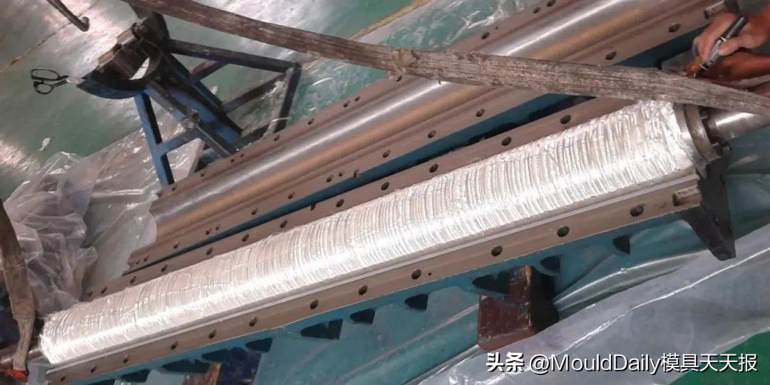 油田用复合材料制品RTM成型模研究与应用