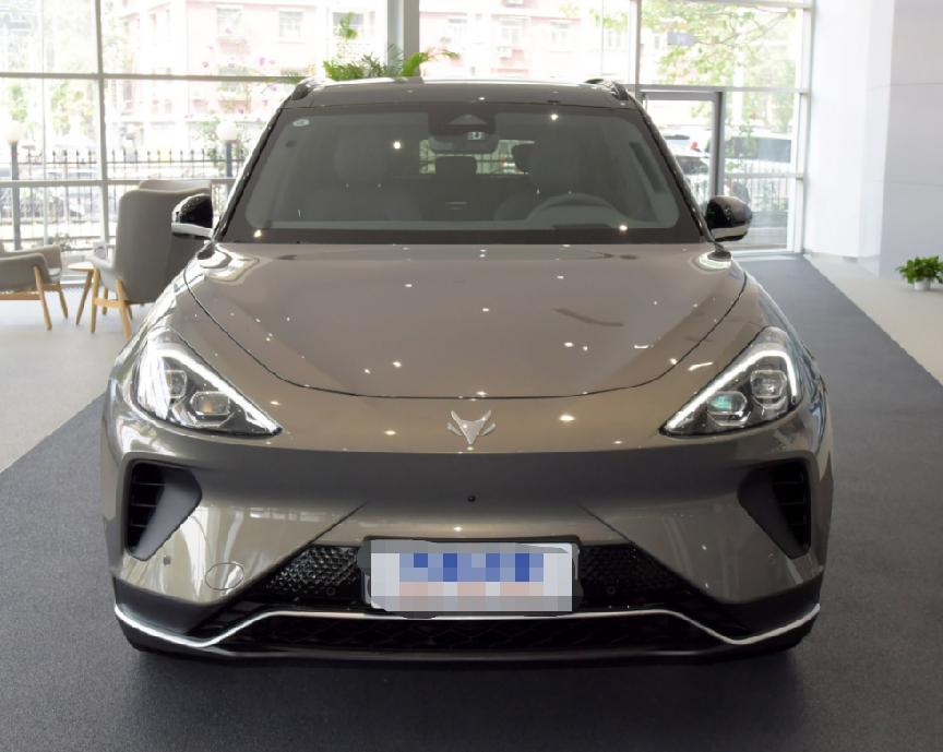 同为20W+纯电车，极狐这款车空间比天际ME7更宽敞，续航还更强