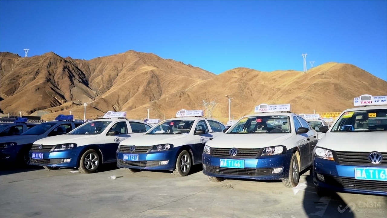 开租赁公司一个月赚多少钱,租赁公司租赁费特别便宜怎么赚钱