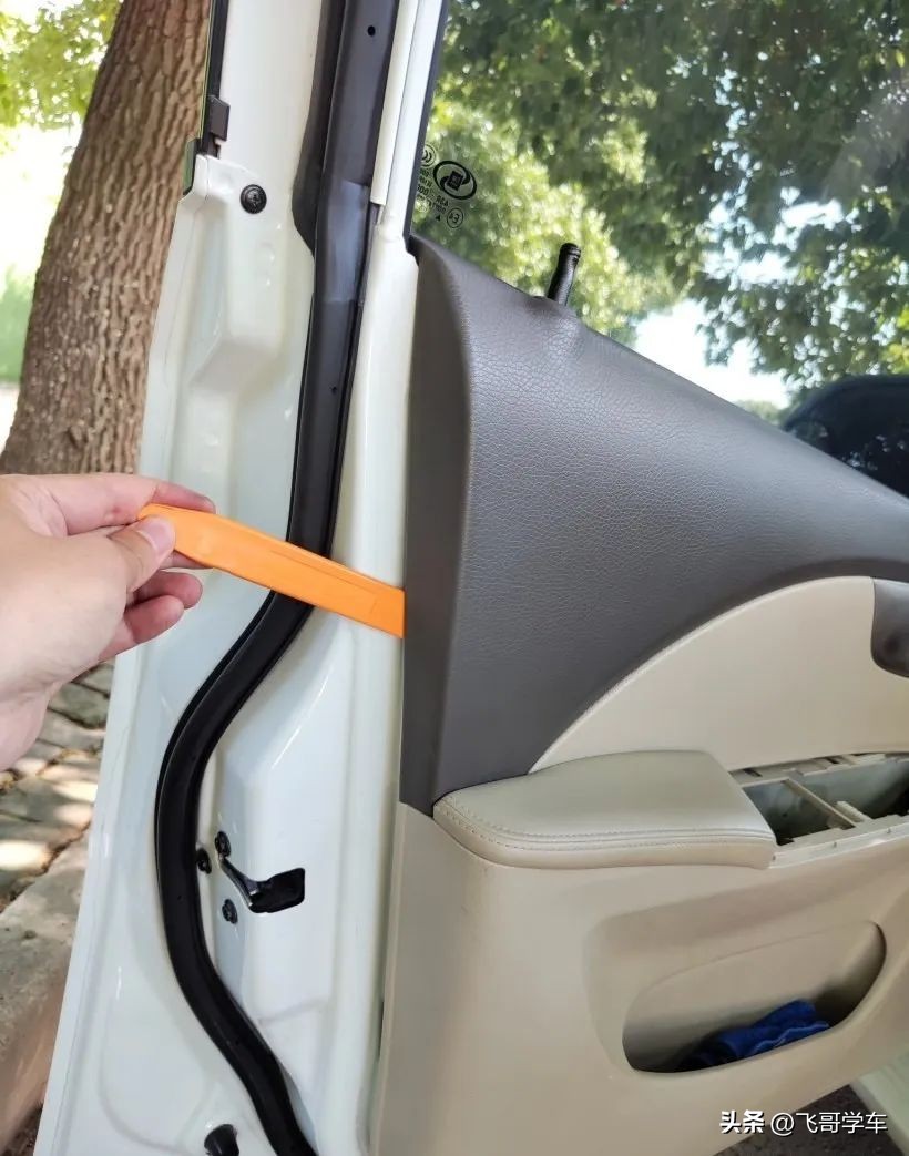 别克凯越车门锁异响和跳动,凯越锁车或者开锁反复跳动