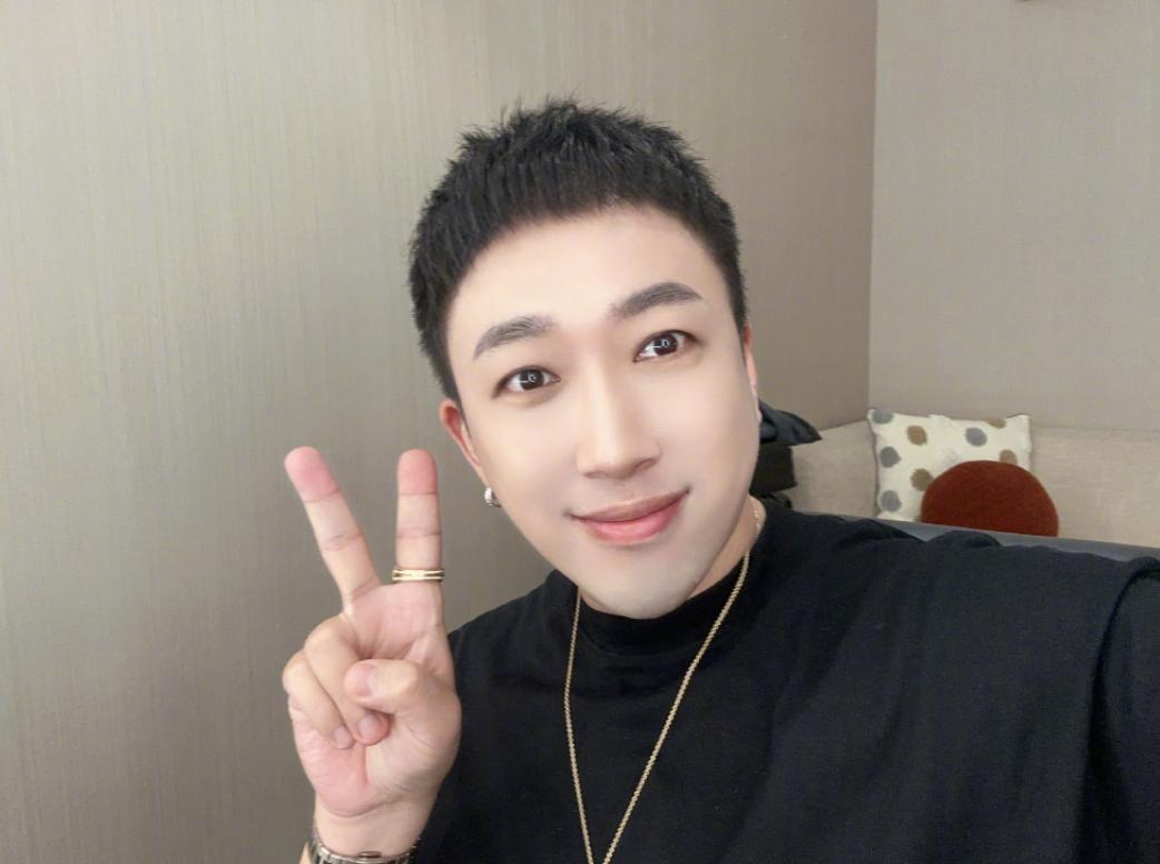 于正夸赵丽颖人品好长得好演技好,于正评价赵丽颖演技碾压