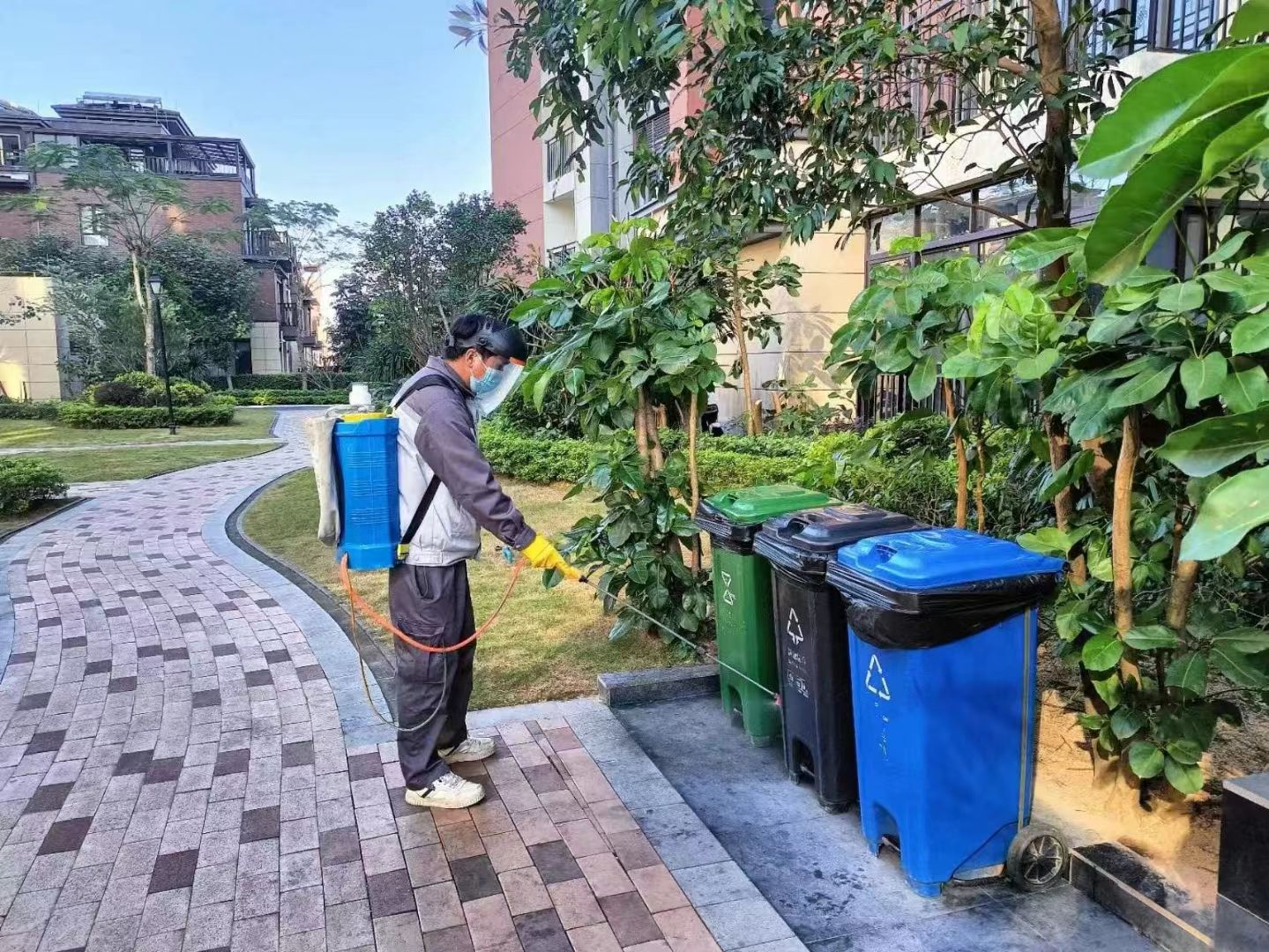 暖心共享药箱上线药物源源不断 (深圳多个社区设共享药箱)