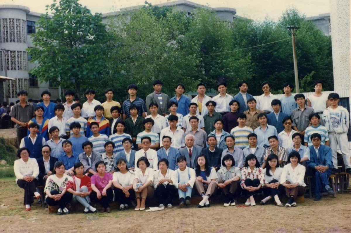 忆起那些年：师范母校，梧桐花开