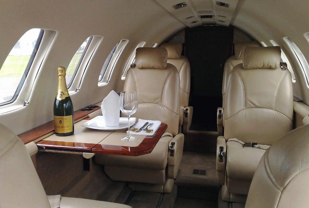 c罗专机比梅西专机谁的贵,c罗梅西内马尔最强三剑客