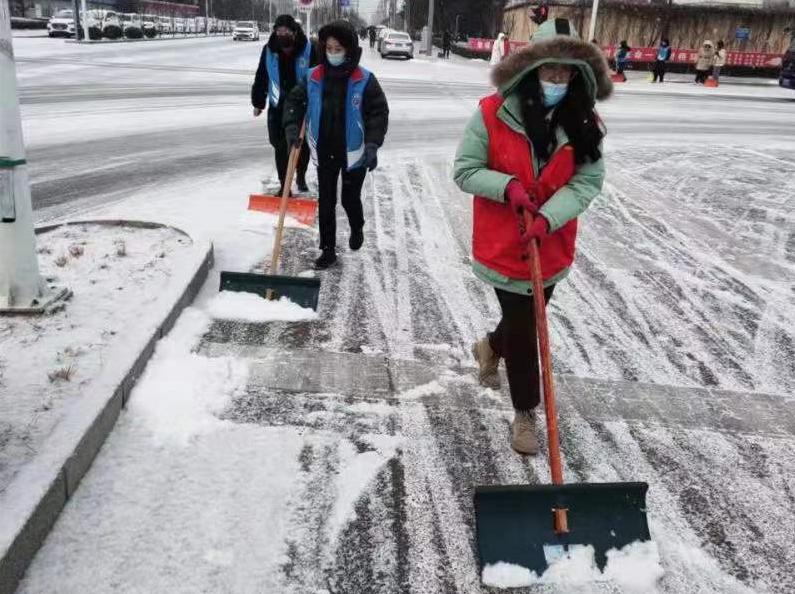 铲冰除雪青年文明号在行动,铲冰除雪鏖战特大桥