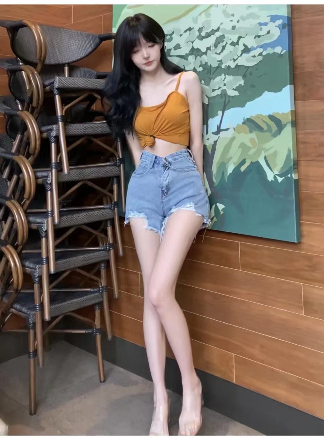 蓝色牛仔短裤女搭配,蓝色高腰牛仔铅笔裤