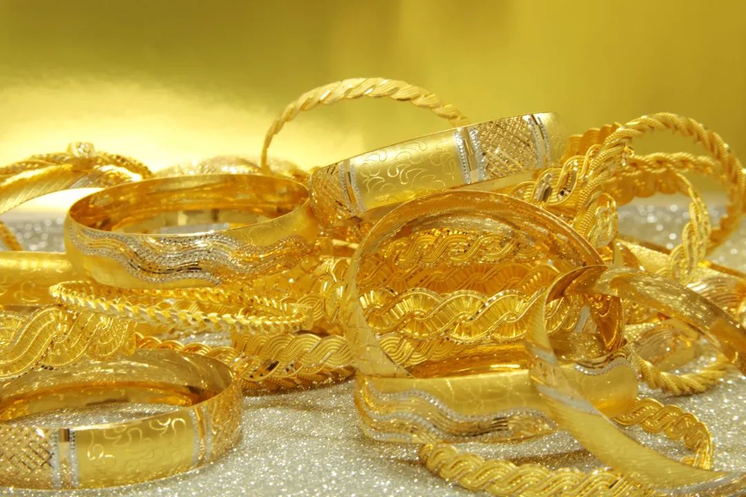 周大福18k金值得买吗,夫妻4万买周大福25万金饰估价