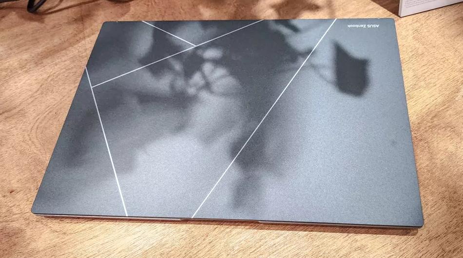 华硕最新的zenbooks13,华硕zenbook13轻薄本