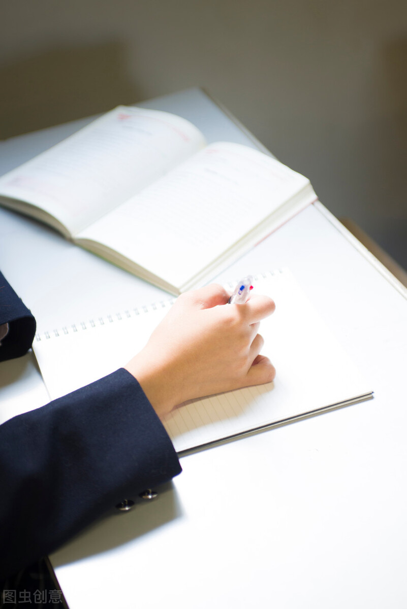 觉得苦吗自己嚼嚼咽啥意思,觉得苦吗自己嚼嚼咽了出处