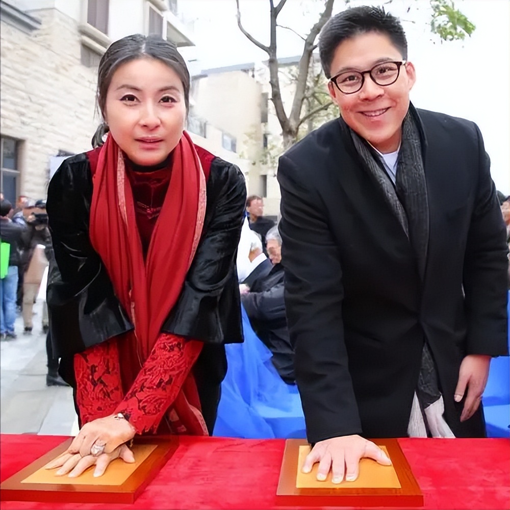 郭晶晶霍启刚最新消息出席晚宴,郭晶晶受伤霍启刚反应
