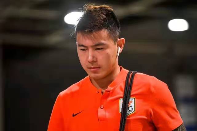 足球运动员要上学吗,中国运动员需要文化程度吗