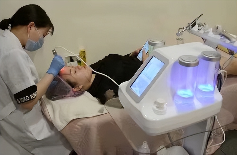 鼻子上挤出油脂粒毛孔怎么收缩,鼻子毛孔的油脂粒怎么去除