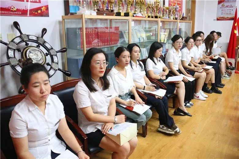 师徒结对传帮带薪火相传铸辉煌,小学青蓝工程结对通知