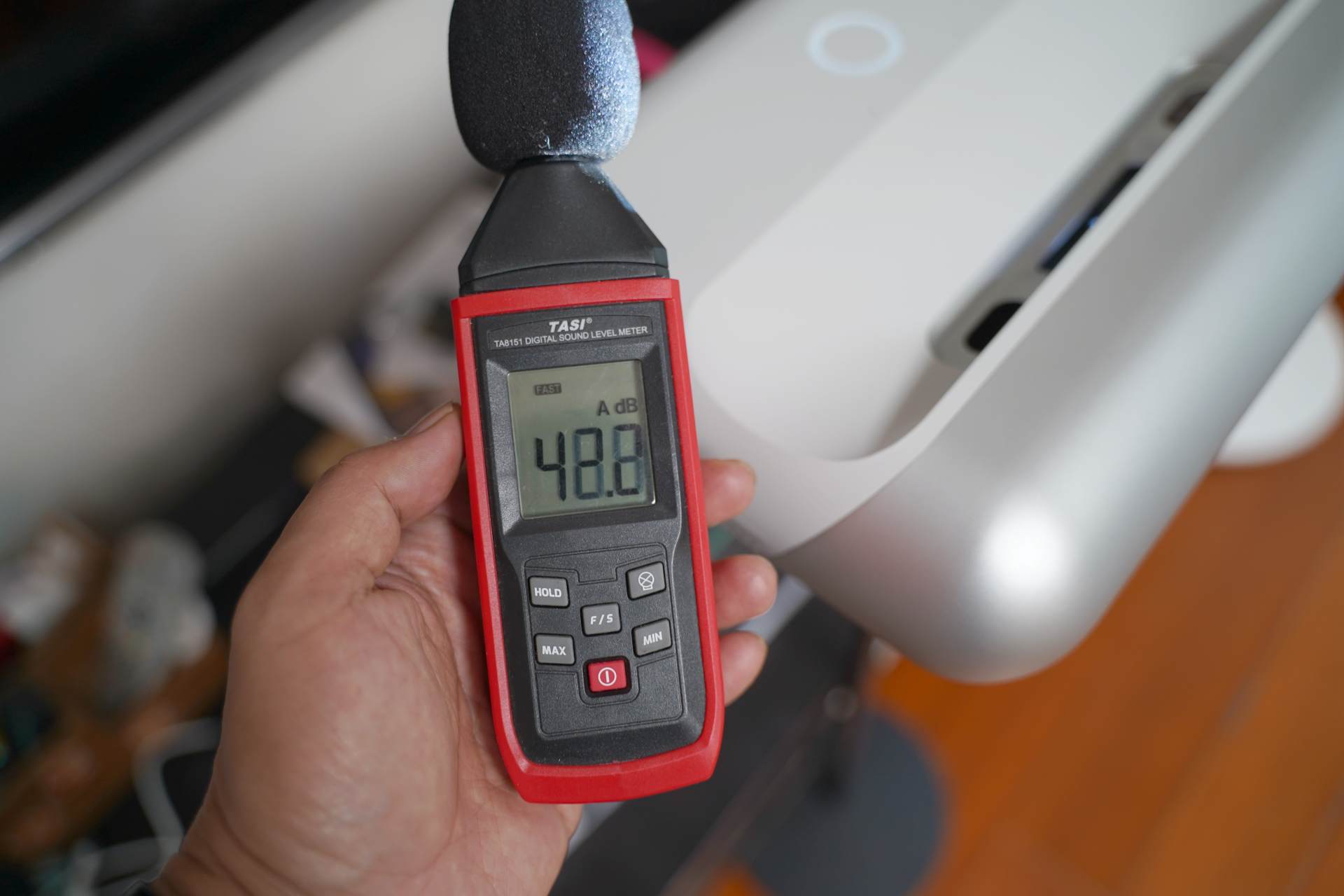 家里空间不够投影仪没法用，看看这台坚果O1S短焦投影仪