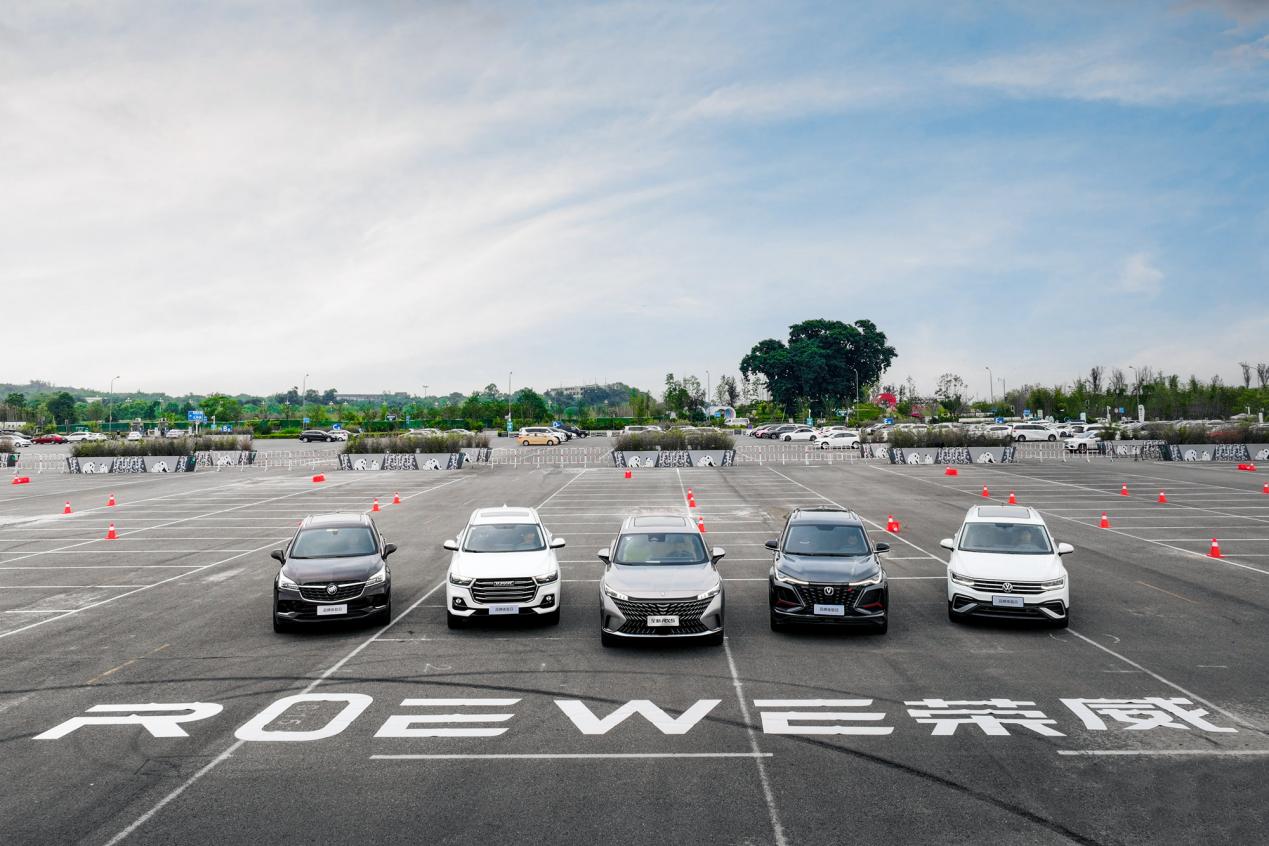 荣威rx5全细节场地测试,荣威rx5battle试驾视频