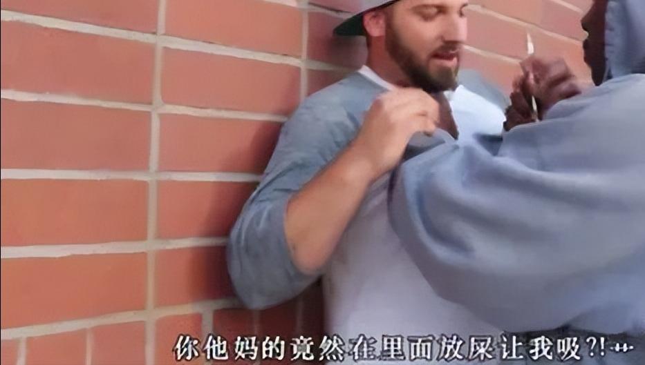 为什么老外总是喜欢找中国人要烟？给不给