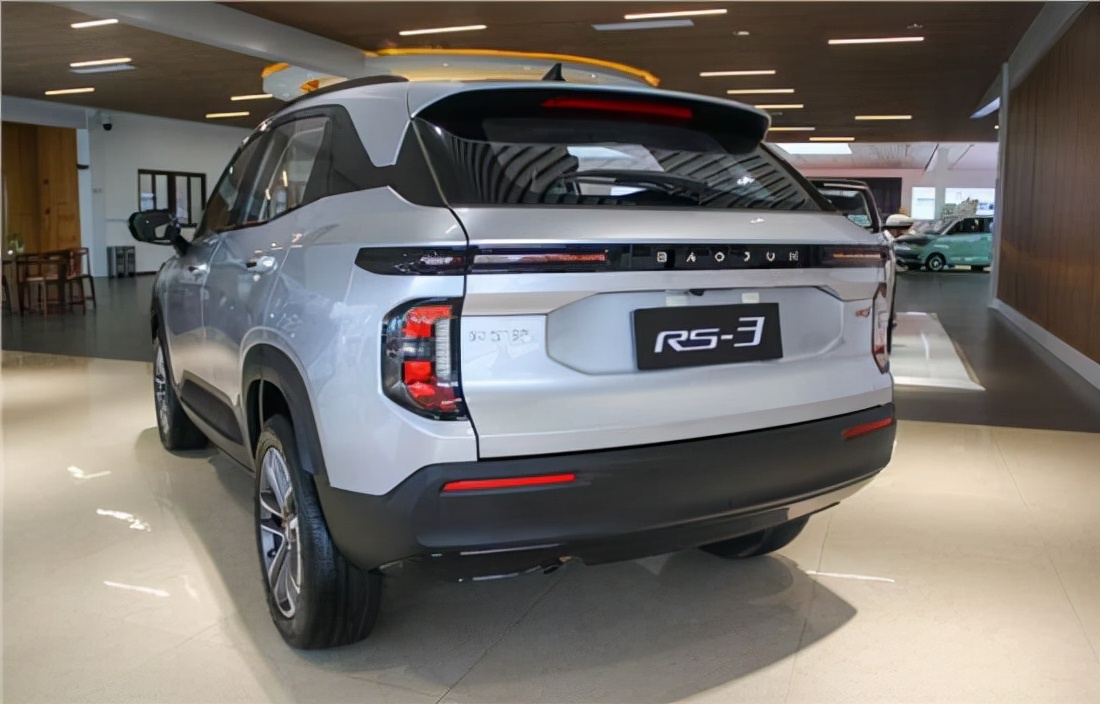 宝骏rs-3裸车手动精英型裸车价,新宝骏rs-3和奇瑞瑞虎5x哪个好