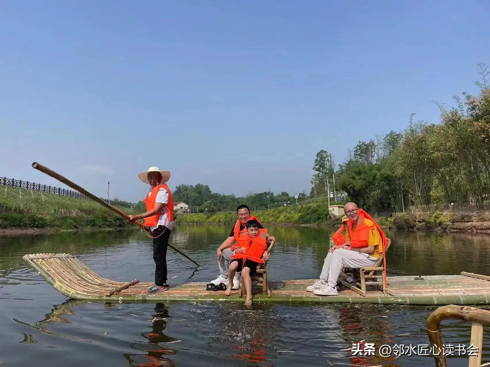 世界第一首弯月竹排图像诗诞生记