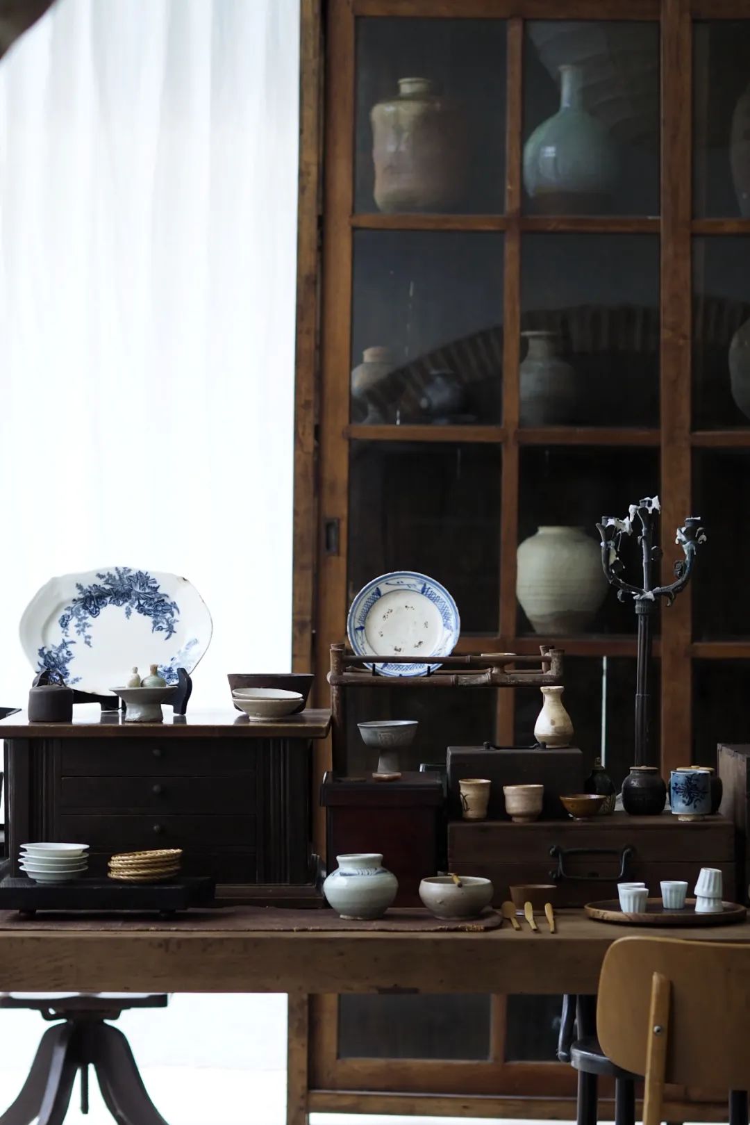 放弃高薪工作，在400m²的“小窝”里，造一所古道具商店