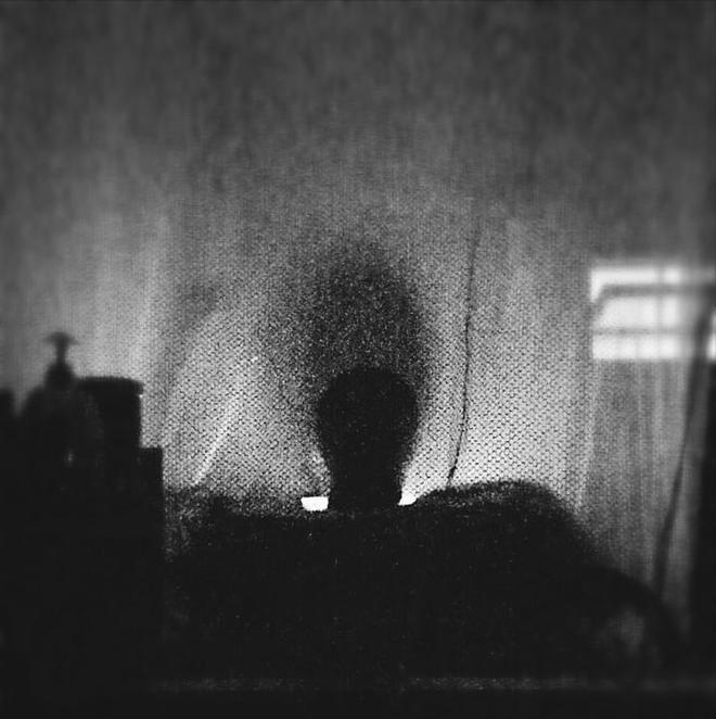 一名男子在海鲜市场买海螺，回家清理的时候发现包里有一个密封圈