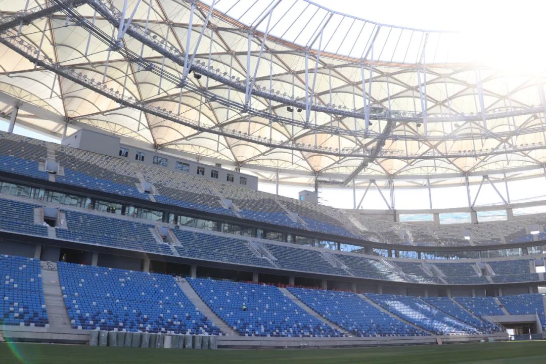 大连梭鱼湾专业足球场座位图,梭鱼湾足球场草坪更换