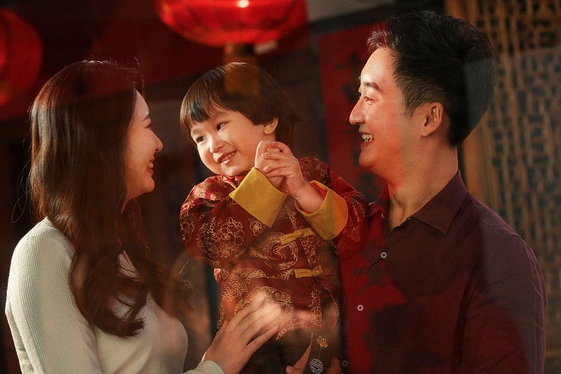 意外破获妻子和男领导的秘密，他试图计划，但最终失败了