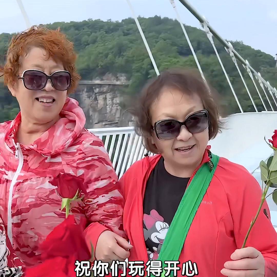 如果你和我一样去张家界拍一个人的婚纱大片，那泰酷啦！#...