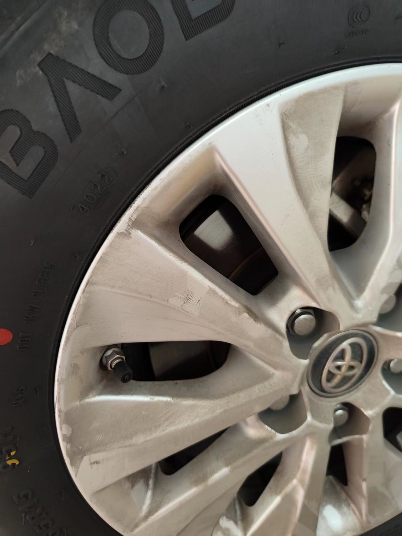 租车行业乱扣违约金收拖车费,司机租车欠租怎么办