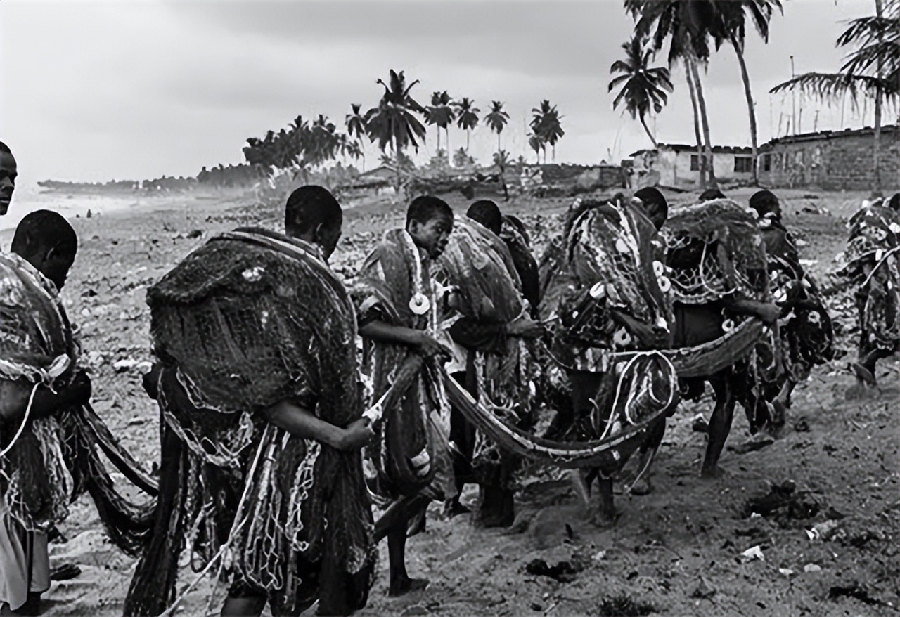 南非女孩巴特曼：被当做动物供欧洲人观赏，死后被制成标本