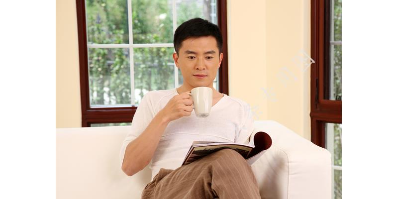 父亲家暴出轨，父母离婚23年，父亲瘫痪后，母亲却和父亲复婚了