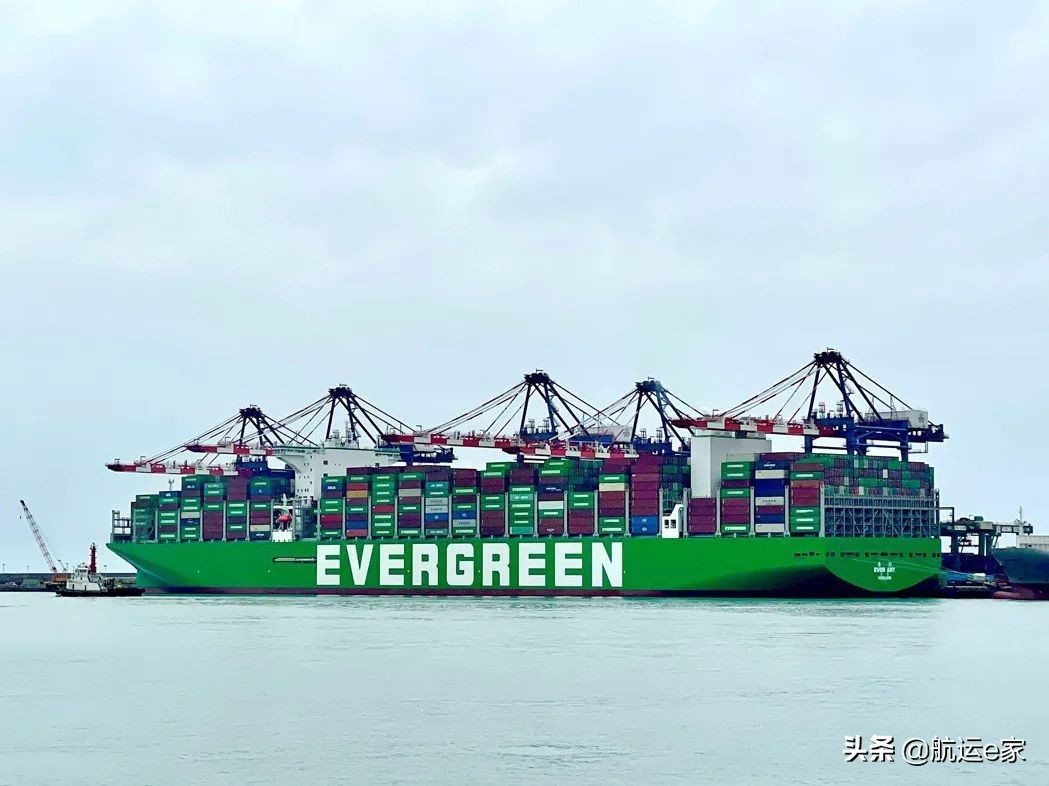 24000teu级超大型集装箱船排水量,2400teu集装箱船有多大