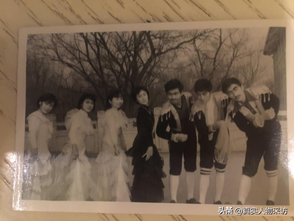 我身高1米57，50岁婚恋网相亲，被小5岁1米9西班牙大帅哥倒追