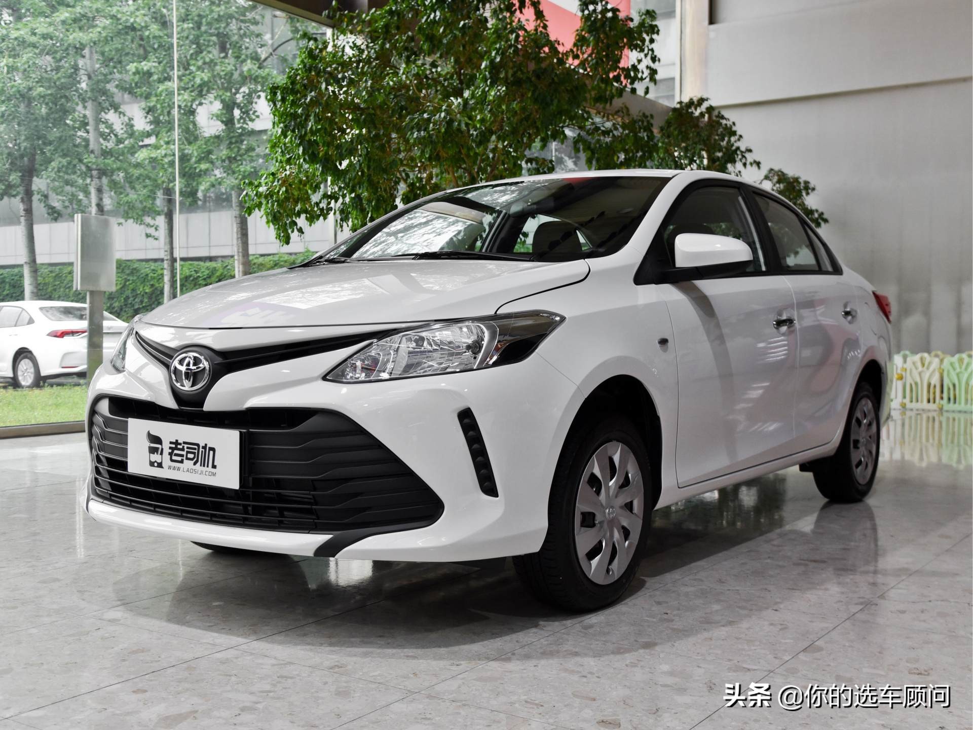 丰田版的车子家用七座33万多,丰田的三厢轿车