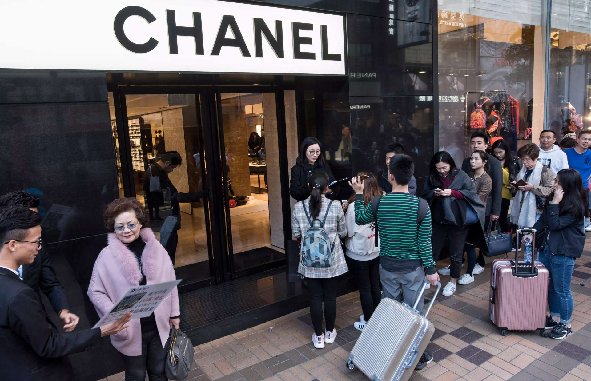 为什么爱马仕包包这么贵而且难买,为什么爱马仕的包包这么贵