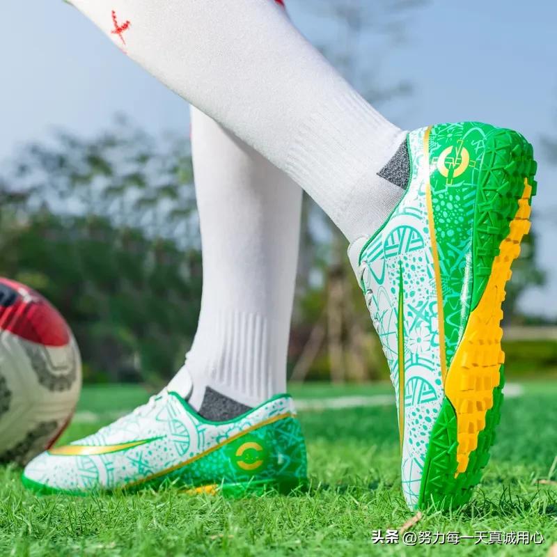 中大童8-15岁足球鞋硬钉,39.5码碎钉足球鞋