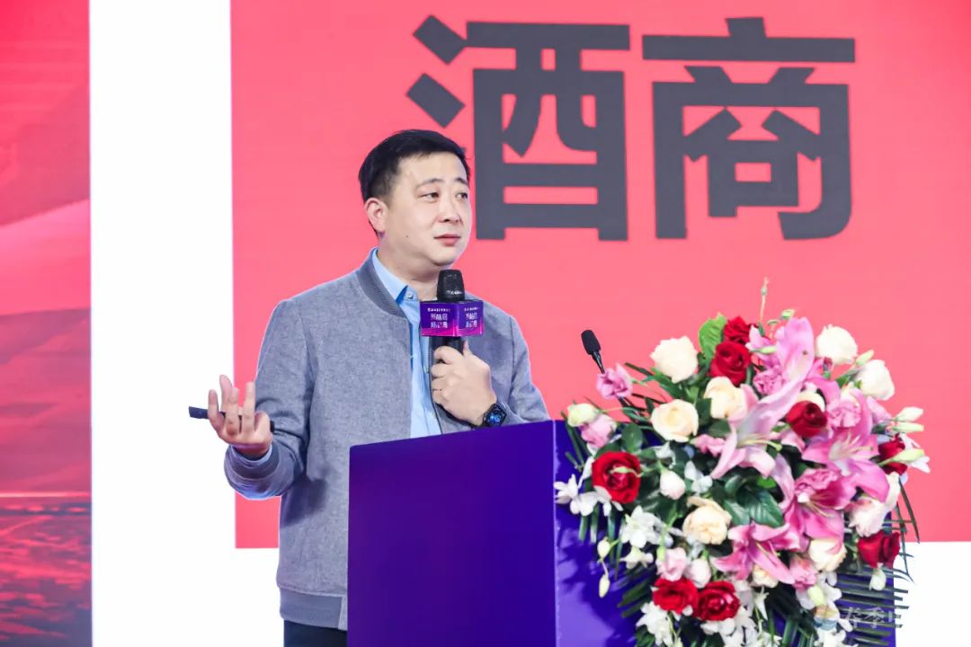 中国老酒收藏第一人曾宇老师,曾宇收藏酒老视频