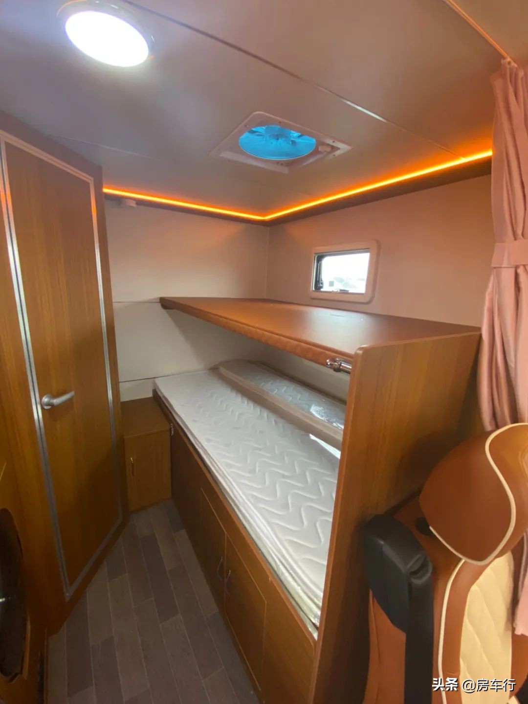 国内口碑最好的h500轻卡房车,跃进房车h500升顶房车图片