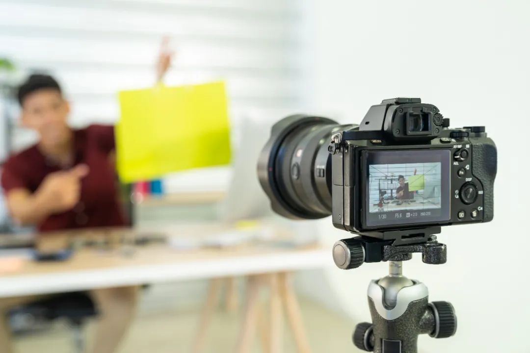 有鬼!直播间里的大牌服饰卖出“骨折价”