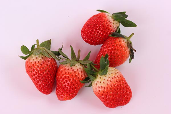 50岁长老年斑是什么原因如何去除,30多岁长老年斑是怎么形成的