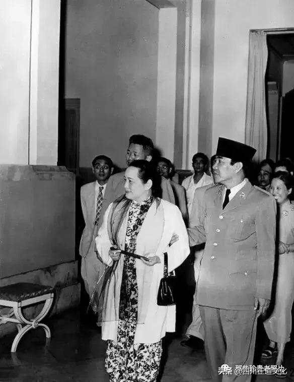 老照片纪念宋庆龄诞辰129周年