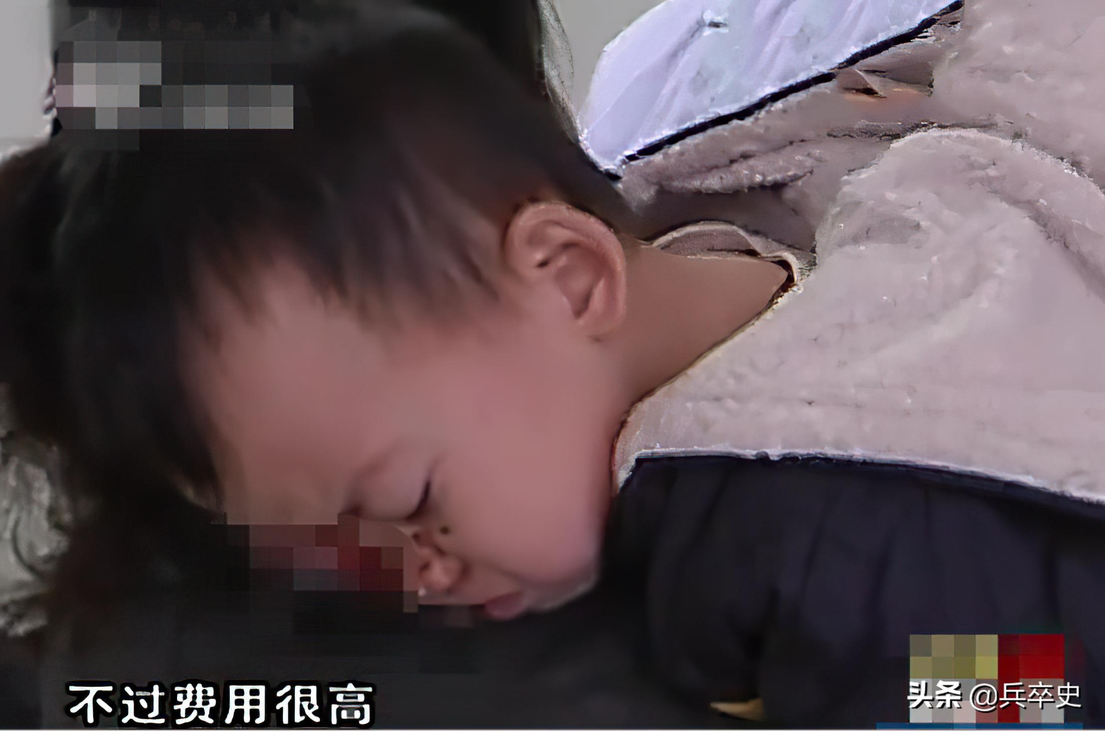 2岁幼童右眼流泪,2岁小孩眼睛哭出血