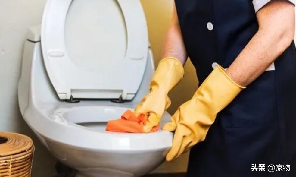 马桶堵了如何自己快速疏通无工具,大便把马桶整堵了如何能快速疏通