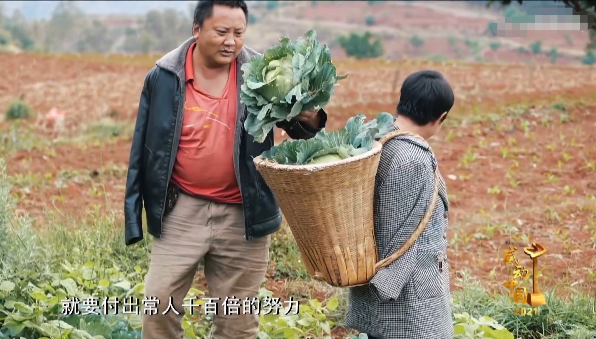 夫妻俩只有一只手两条腿，却相濡以沫29年，共同创造儿女幸福生活