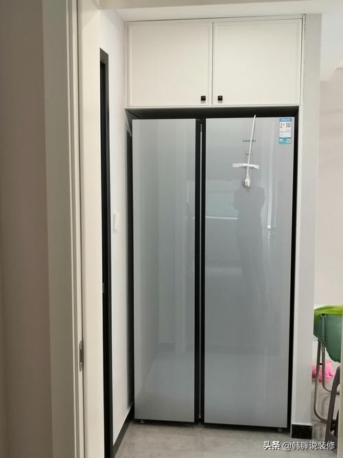 冰箱是放在厨房好还是放在餐厅好,冰箱放厨房要预留多大空间