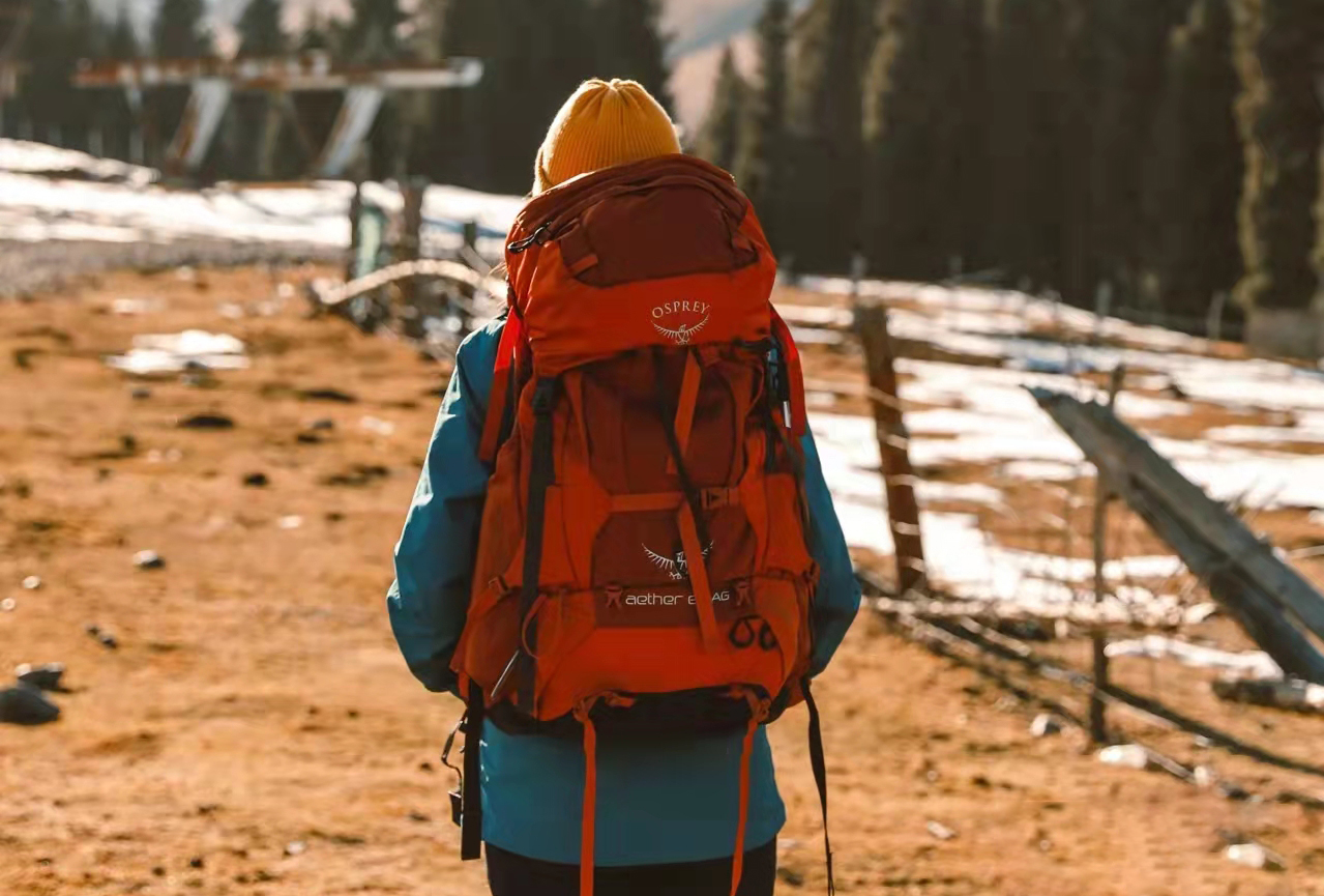 户外徒步的装备怎么用得到,户外徒步登山入门新手需要啥装备