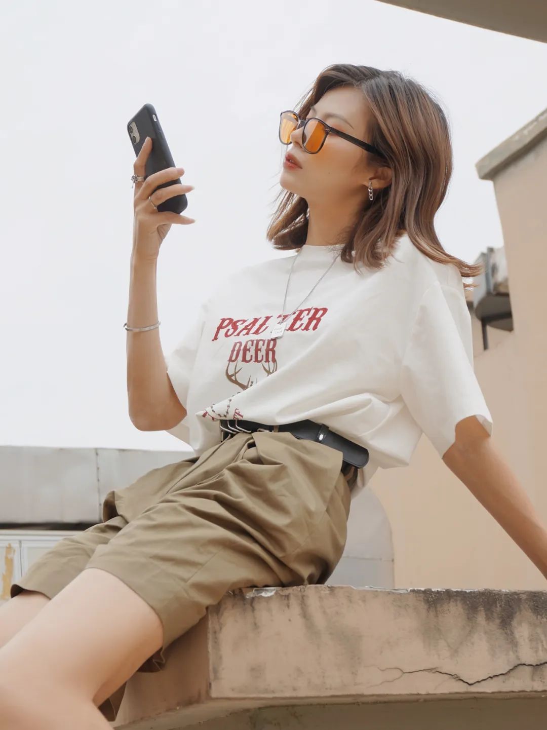 今年最流行的穿搭冬季短裤,时髦百慕大短裤穿搭