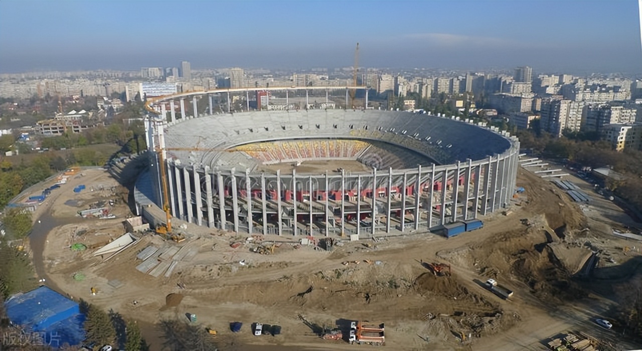 建一个五人制足球场地需要多少钱,建一个足球场需要什么步骤