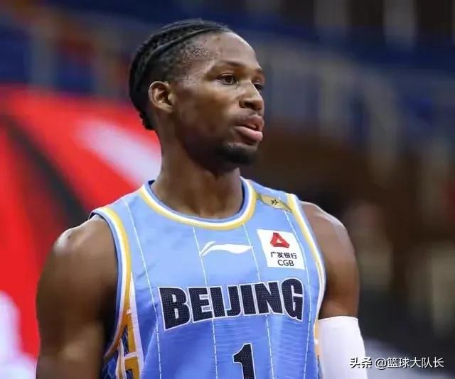 丁彦雨航受伤下场视频,丁彦雨航季后赛受伤