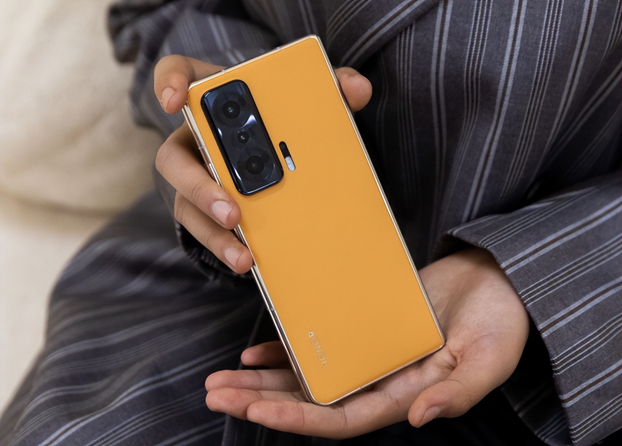 开卖四个月仍供不应求，12GB+512GB+66W，一天后开卖或将再度售空